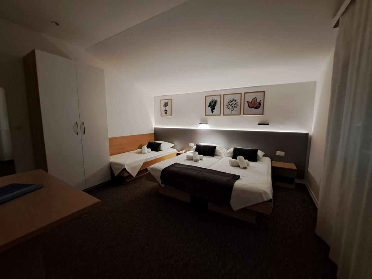 Rooms Zvonimir Stobreč Εξωτερικό φωτογραφία