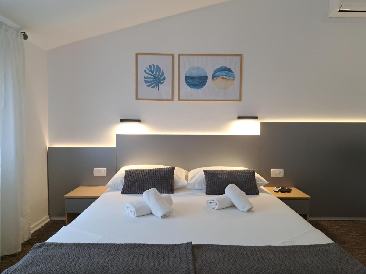 Rooms Zvonimir Stobreč Εξωτερικό φωτογραφία