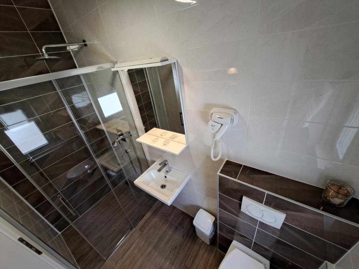 Rooms Zvonimir Stobreč Εξωτερικό φωτογραφία
