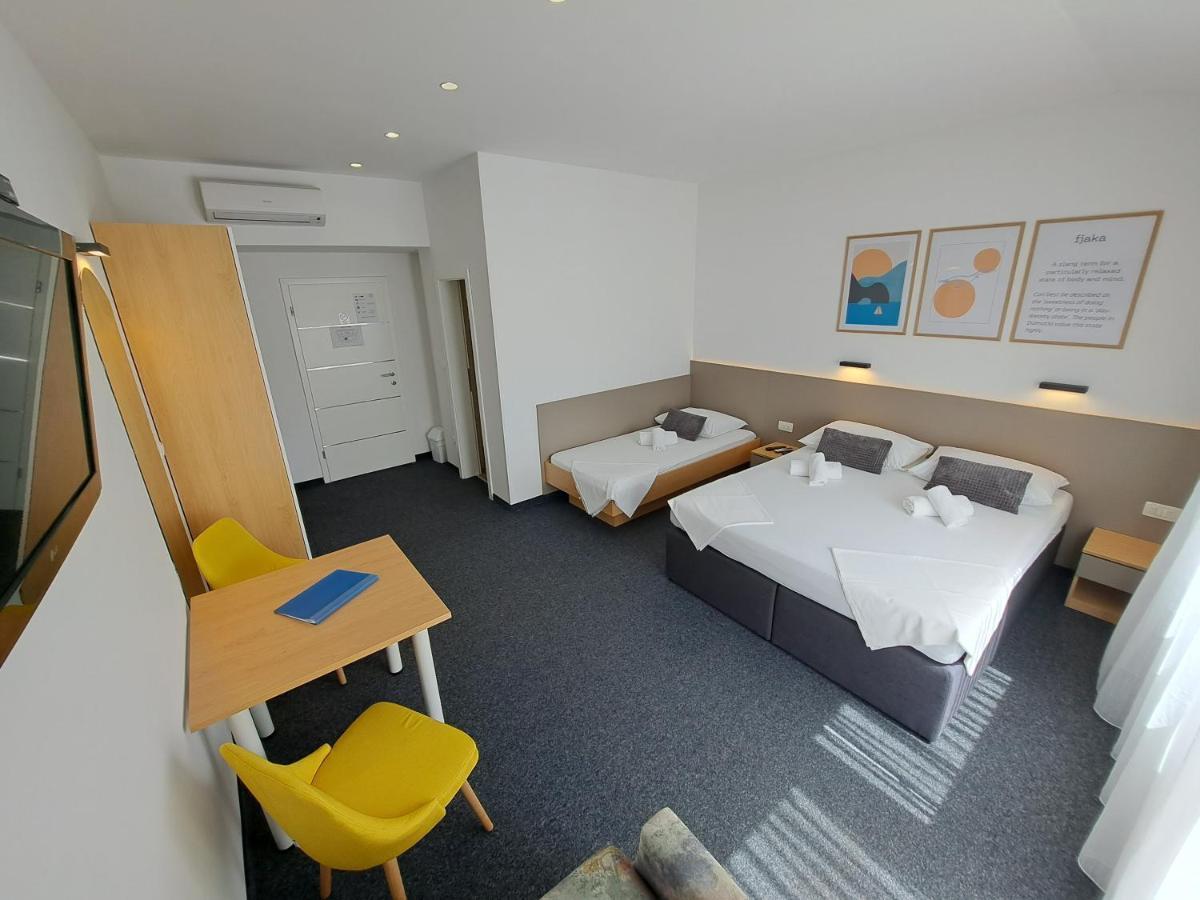 Rooms Zvonimir Stobreč Εξωτερικό φωτογραφία