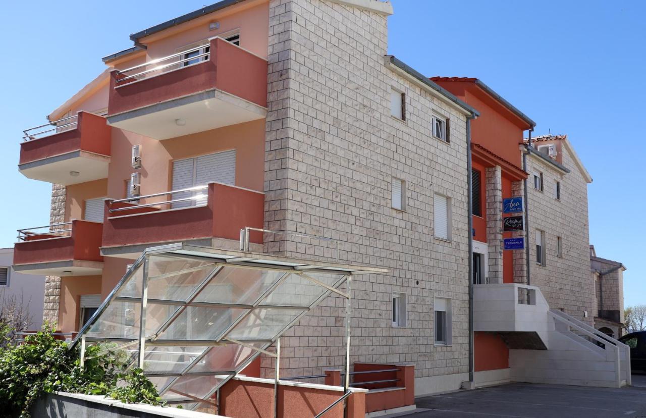 Rooms Zvonimir Stobreč Εξωτερικό φωτογραφία