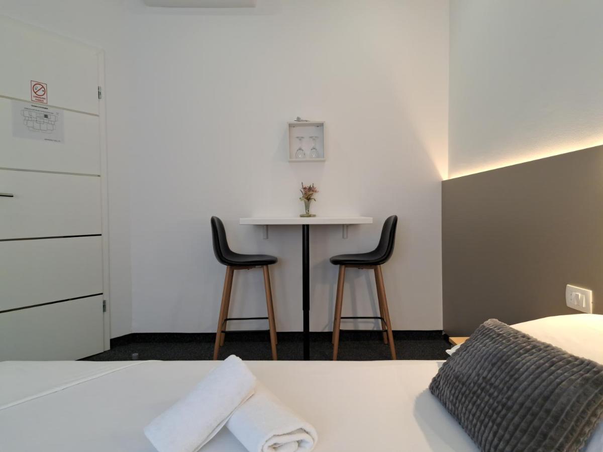 Rooms Zvonimir Stobreč Εξωτερικό φωτογραφία