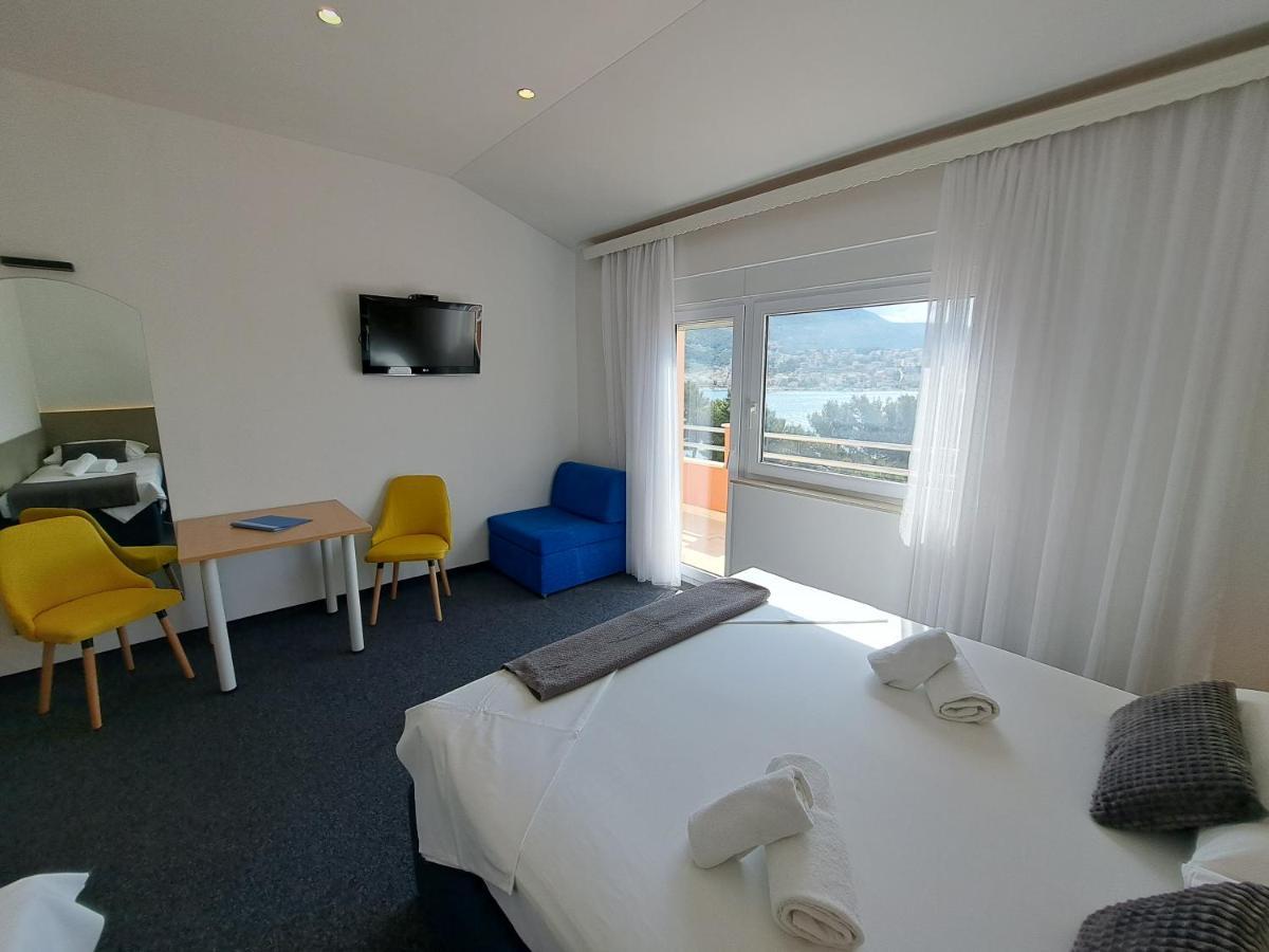 Rooms Zvonimir Stobreč Εξωτερικό φωτογραφία