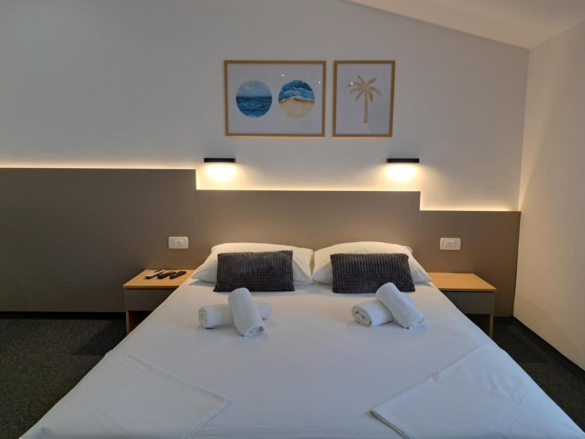 Rooms Zvonimir Stobreč Εξωτερικό φωτογραφία