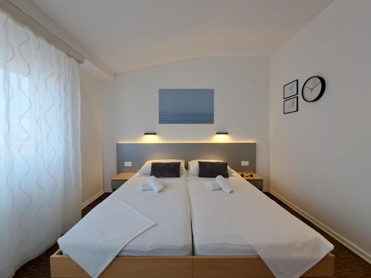 Rooms Zvonimir Stobreč Εξωτερικό φωτογραφία